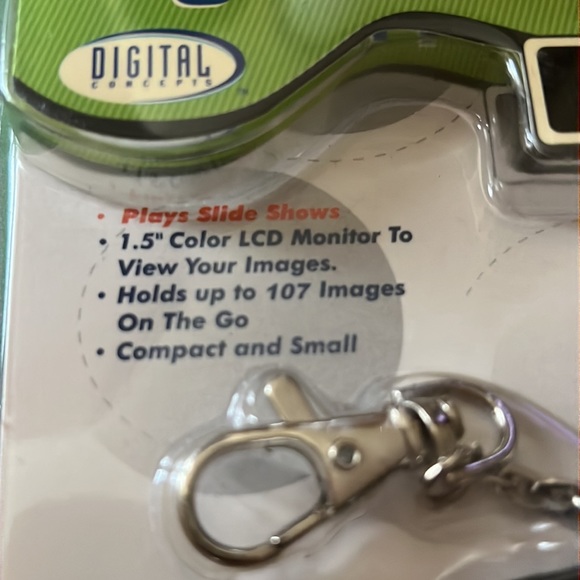 NEW Digital Photo Frame Keychain 1.5" Display - Picture 3 of 4
